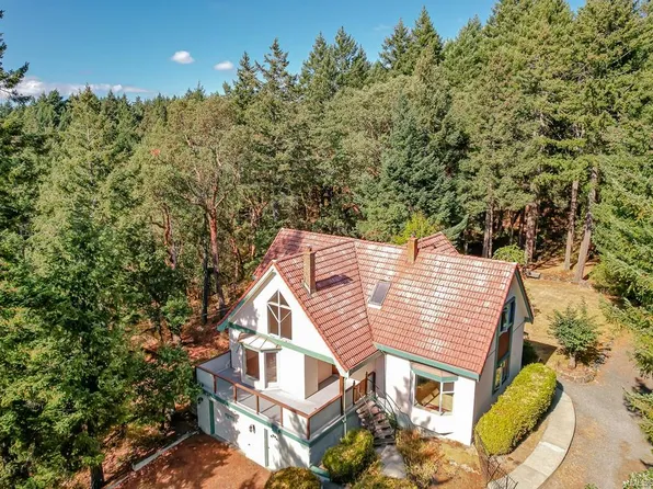 620 Tammy Pl, Highlands, BC V9B 6E9
