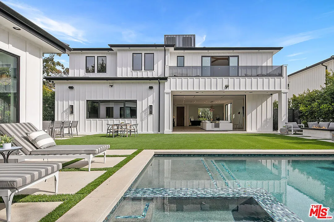6 bed, 6.5 bath, 5317 sqft, $40,000 — Photo 2