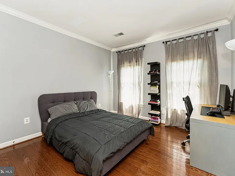 7489 Carriage Hills Dr — Photo 17