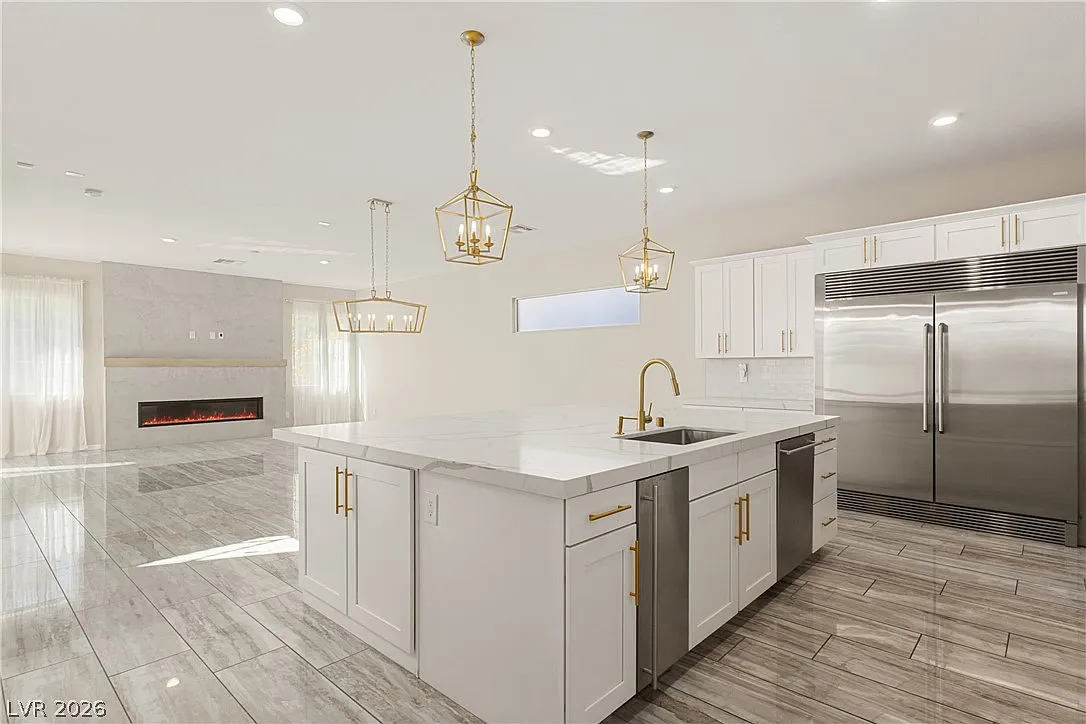 4 bed, 5.0 bath, 3880 sqft, $8,723 — Photo 3