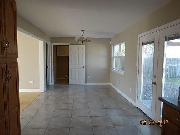 3rd image of 162 Southwood Dr
