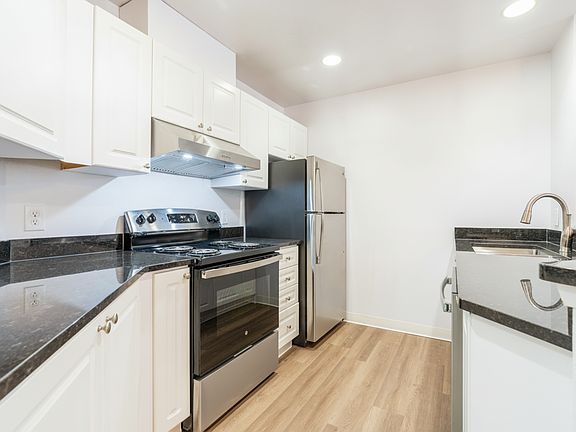 3rd image of 13902 NE 8th St APT 109
