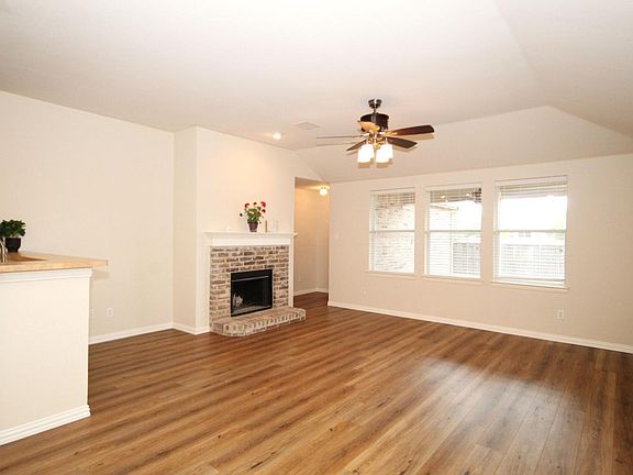 3rd image of 1108 Honeywell Dr