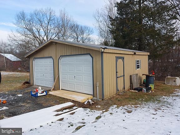 3rd image of 343 Dark Hollow Rd