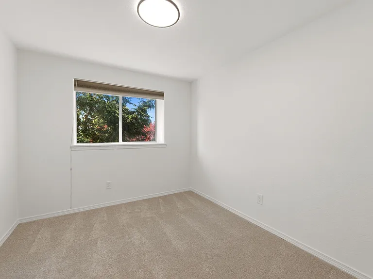 5709 N 48th St — Photo 10