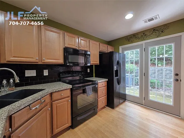 360 Tidmarsh Ct — Photo 5