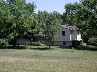 25665 Echo Cliff Rd, Maple Hill, KS 66507