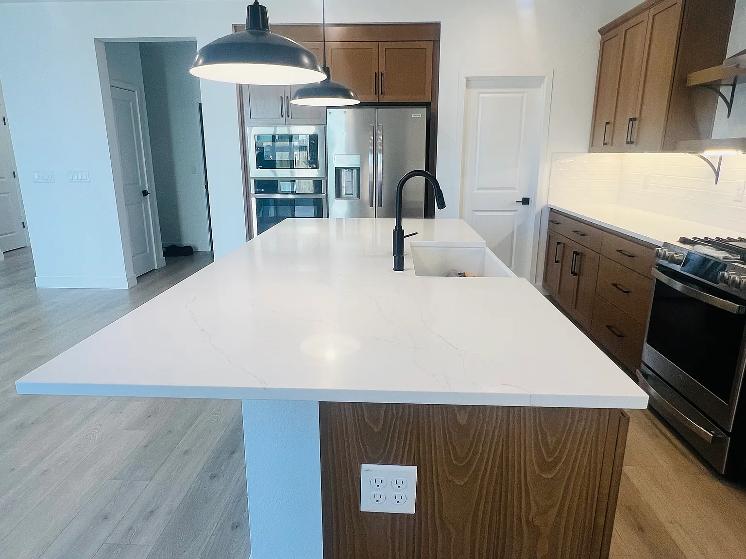 4 bed, 2558 sqft, $3,190 — Photo 2