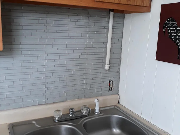 2622 Upton Ave N — Photo 5