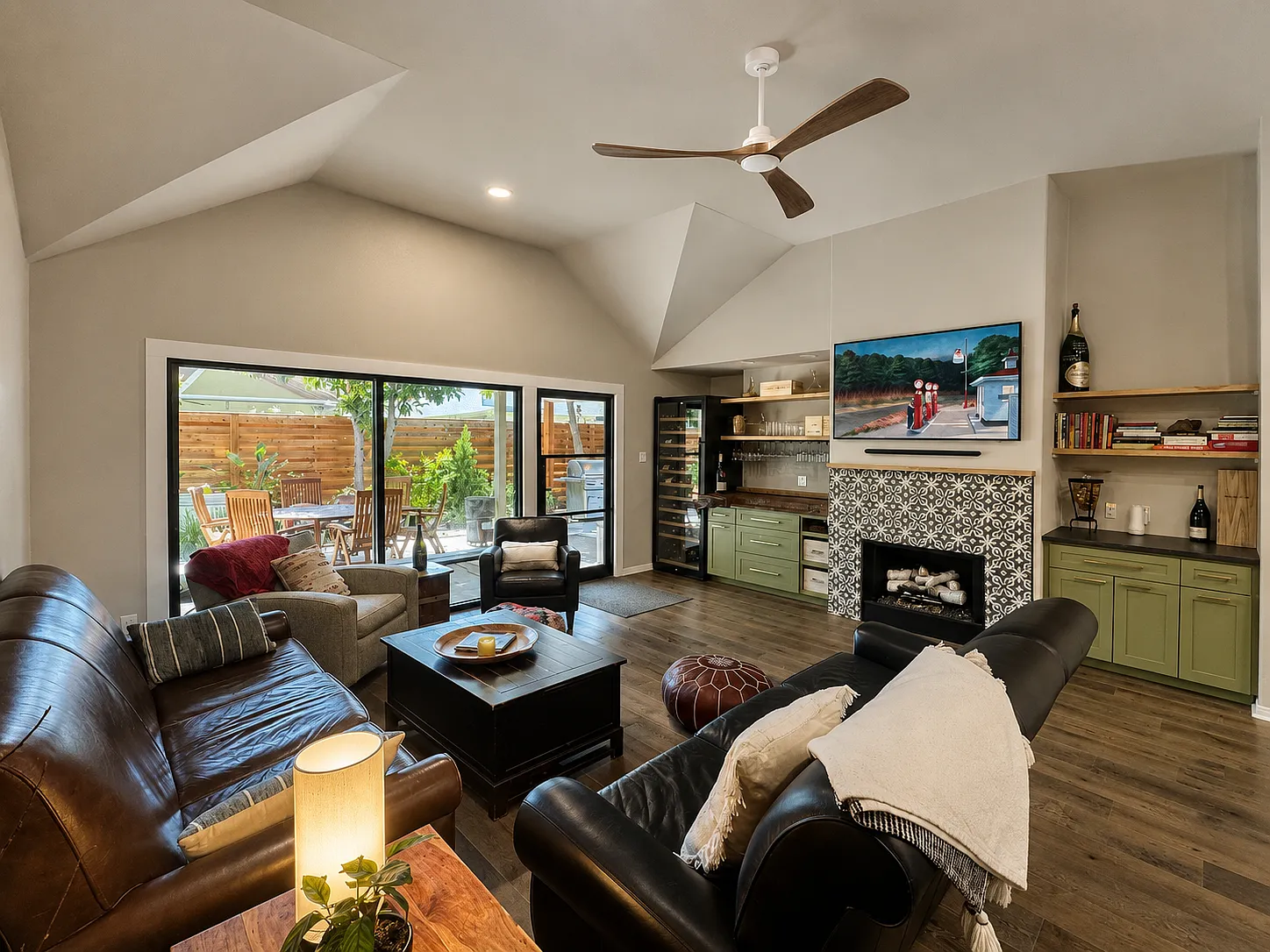 4 bed, 2478 sqft, $4,650 — Photo 3