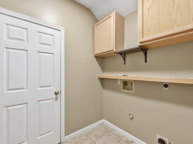 1813 Oak Wood Dr E — Photo 34