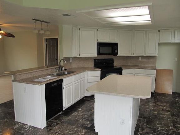 3rd image of 1723 Woodworth Ave