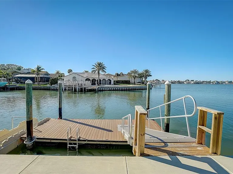 5108 Brittany Dr S #205 — Photo 40