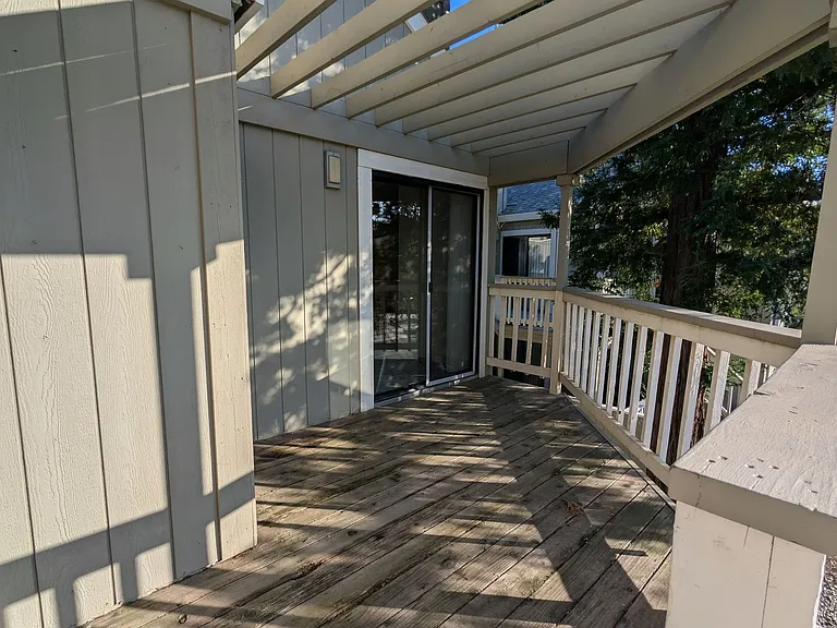Eastlake Apartments — Photo 30