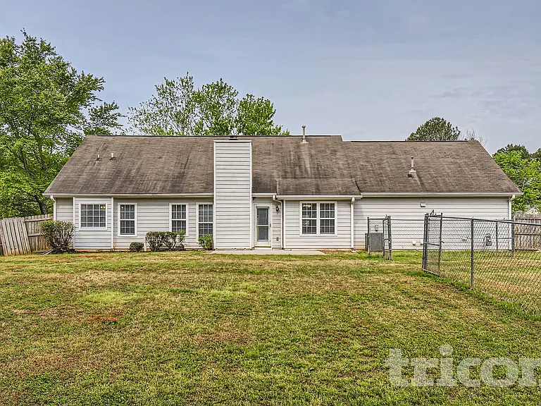 120 Allen Oaks Way — Photo 3