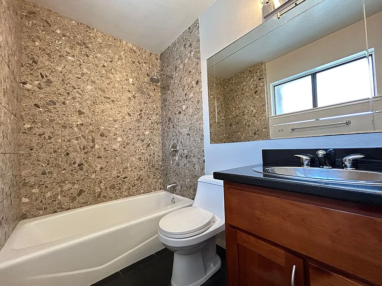 2202 N Broadway #G — Photo 14