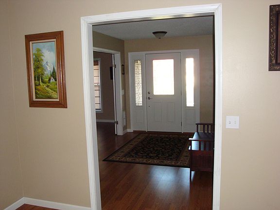 4th image of 102 Bryant Woods Dr.
