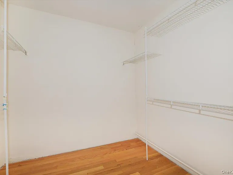 9 Cabot Rd W — Photo 22