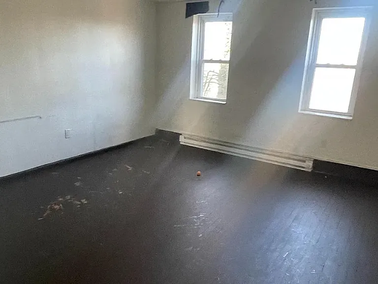 2723 W 3rd St — Photo 2