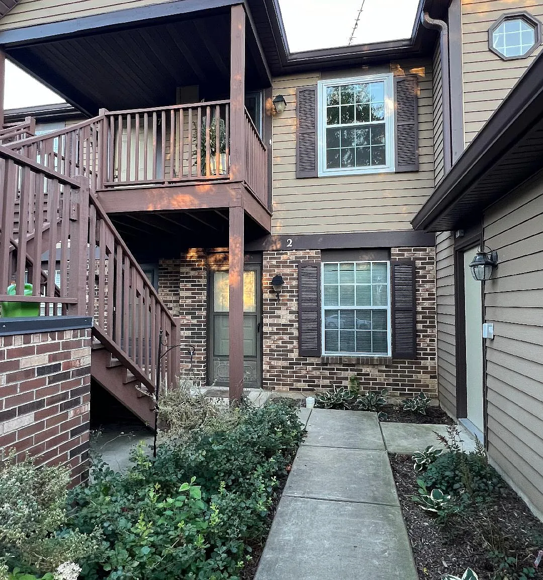 383 Sandhurst Circle — Photo 2