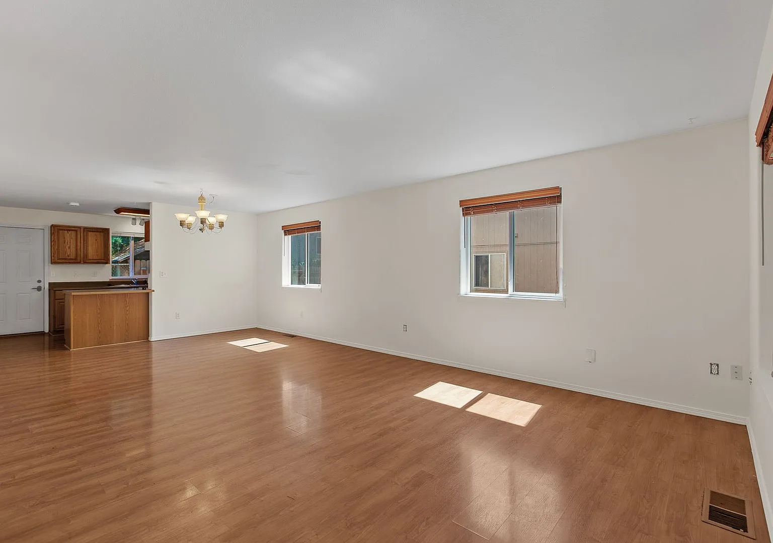 100 E Miller Ave — Photo 1