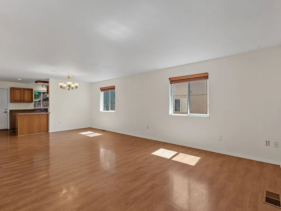 100 E Miller Ave