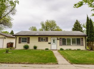 1019 4th St SE, East Grand Forks, MN 56721