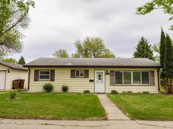 1019 4th St SE, East Grand Forks, MN 56721