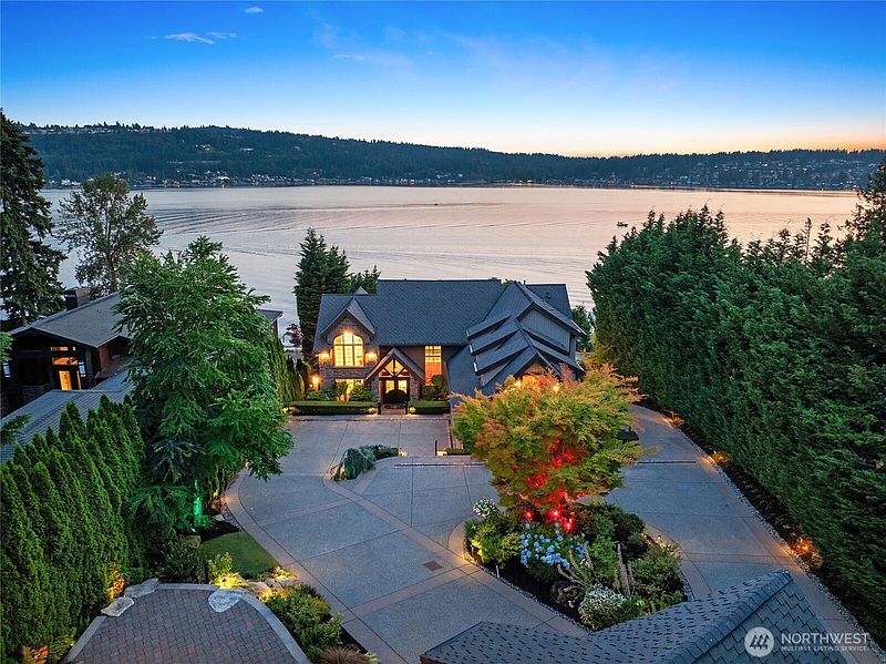 2nd image of 2845 E Lake Sammamish Parkway SE