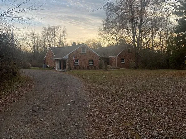 51925 Eleven Mile Rd, South Lyon, MI 48178
