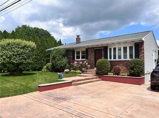 19 Furlong St, Cranston, RI 02920