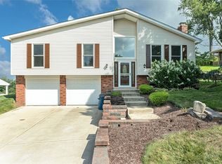 555 Monticello Dr, Delmont, PA