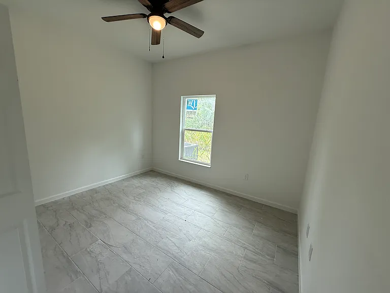 2523 Cloras St — Photo 17