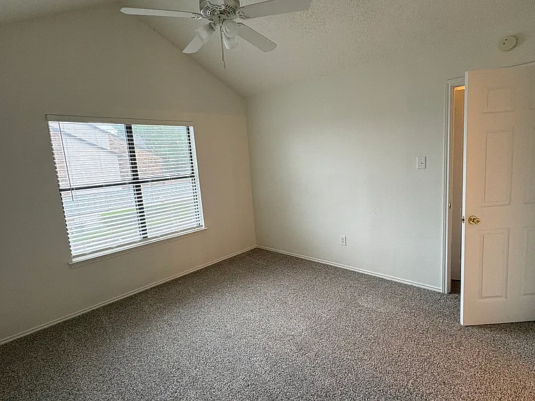827 W Harwood Rd #E — Photo 14