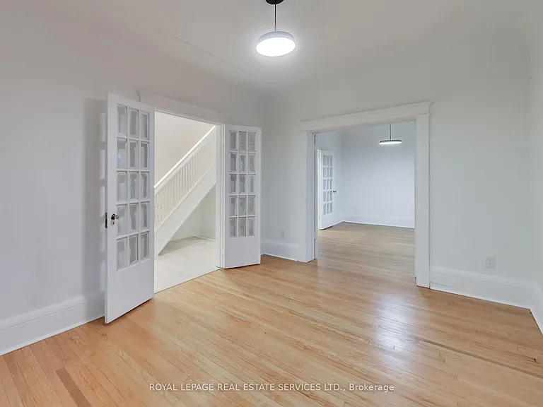 218 Montrose Ave — Photo 7