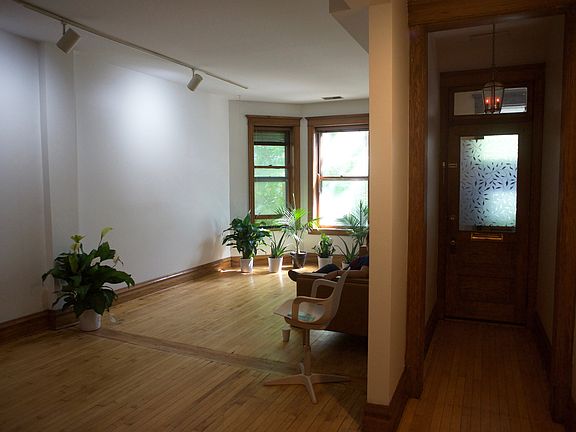 3rd image of 1308 N Hoyne Ave