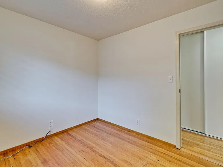 1109 White Cliff Dr — Photo 34