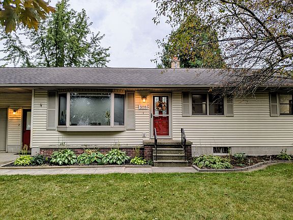 3rd image of 305 Grant St