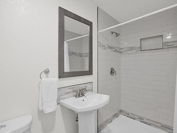 3rd image of 1805 E La Jolla Dr