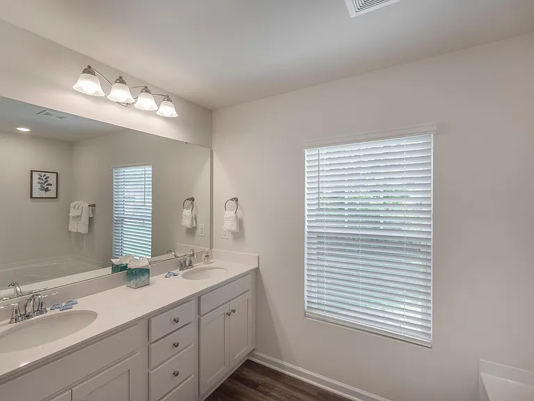 1140 Eastway Dr — Photo 17