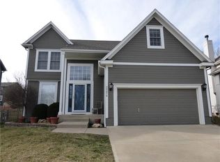 15474 S Acuff Ln, Olathe, KS 66062