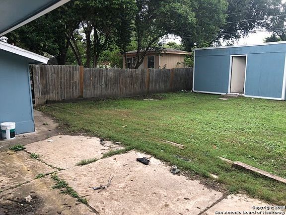 4th image of 2303 Greencrest Dr