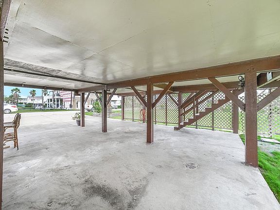 5th image of 22209 Matagorda Dr