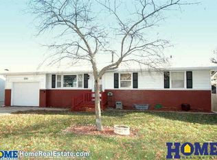 220 Greenwood Dr, Seward, NE 68434
