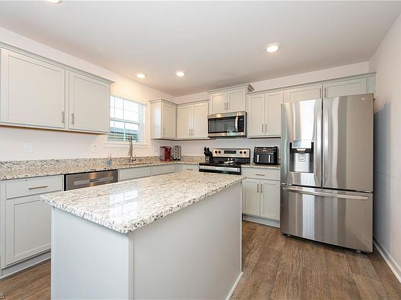 4th image of 229 Rebecca Ave
