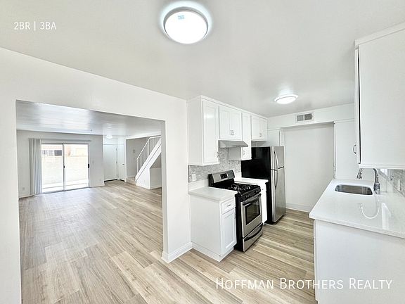 5th image of 16033 Vanowen St #105A