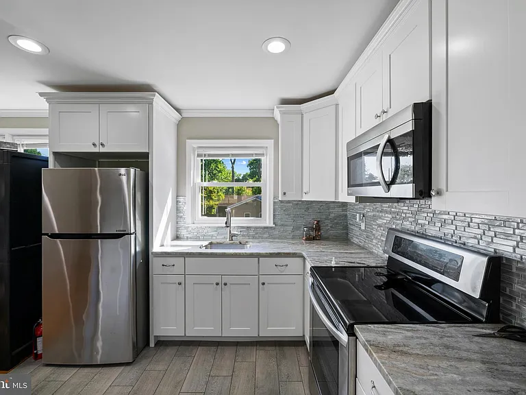 1216 Haines Ave — Photo 8