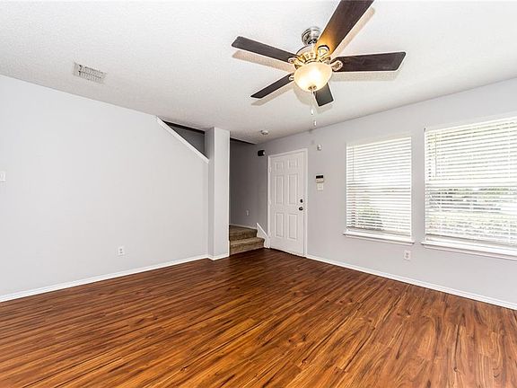4th image of 1531 Thornhill Ln