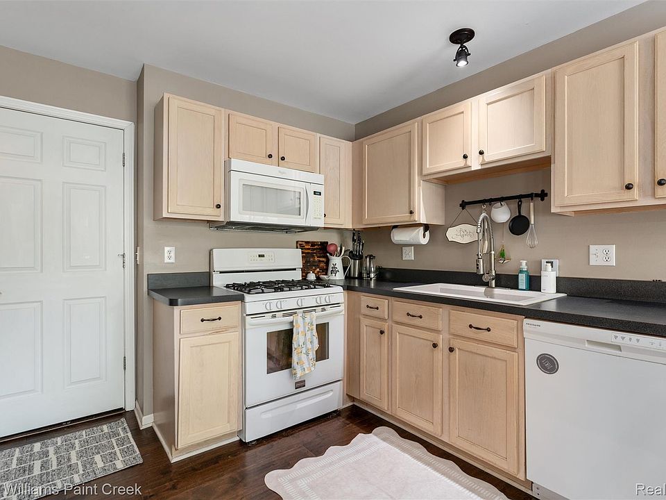 2529 Pine Dr, photo 3