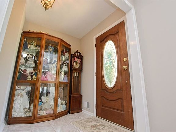 2nd image of 108 Lakeshore Park Dr